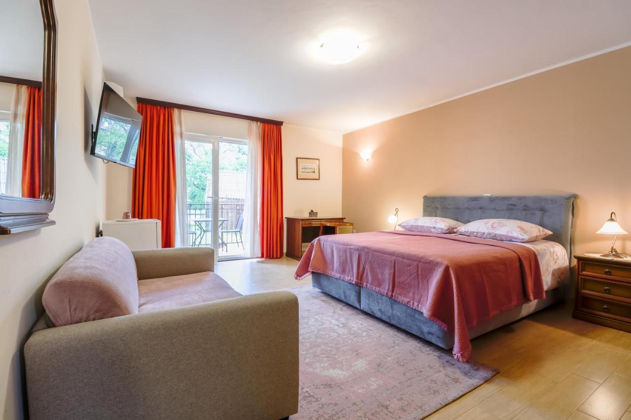 Bed & Breakfast Kastel Žbandaj Buitenkant foto