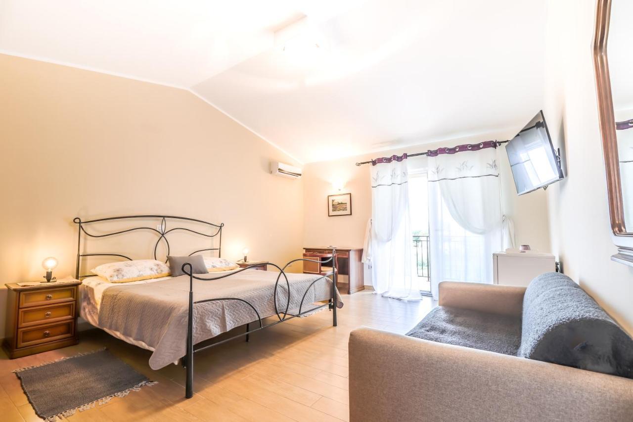 Bed & Breakfast Kastel Žbandaj Buitenkant foto