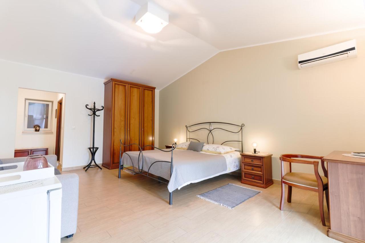 Bed & Breakfast Kastel Žbandaj Buitenkant foto