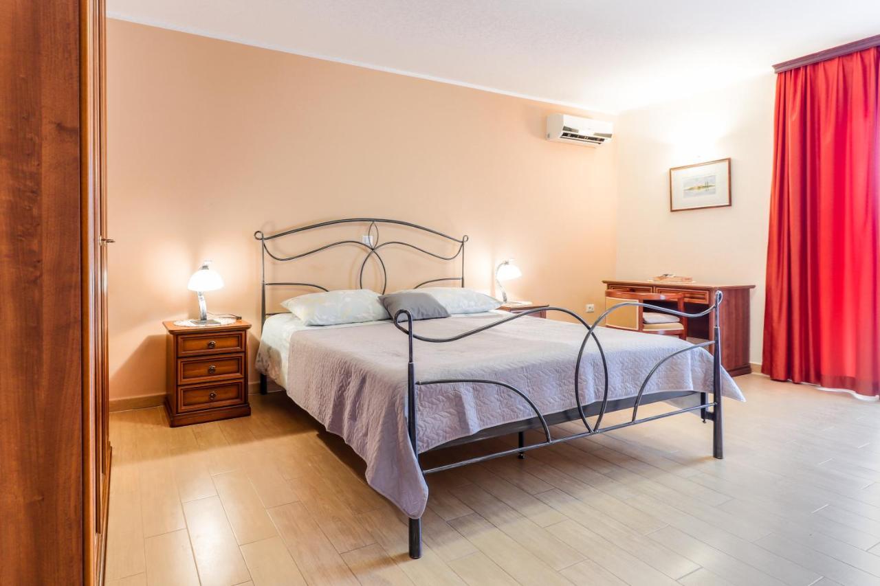 Bed & Breakfast Kastel Žbandaj Buitenkant foto