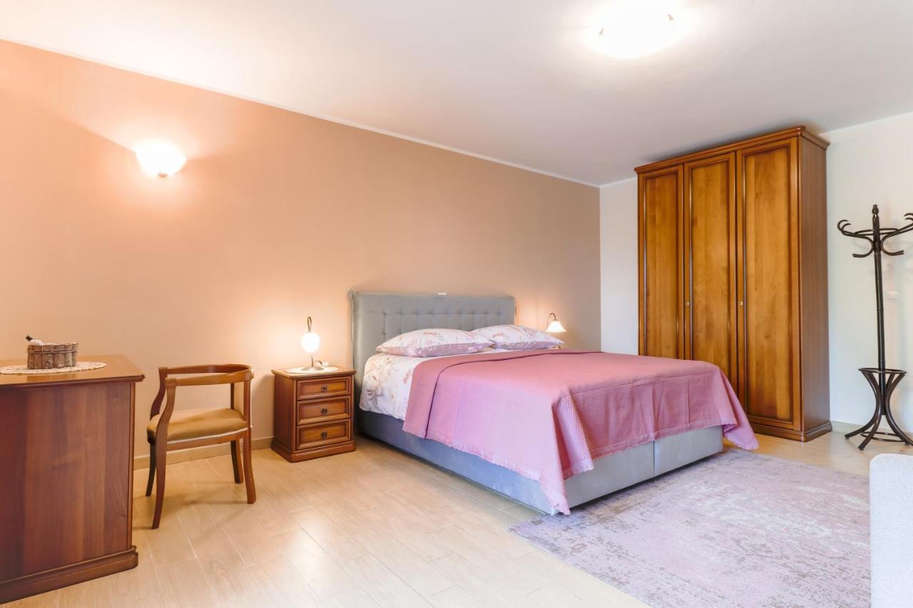 Bed & Breakfast Kastel Žbandaj Buitenkant foto