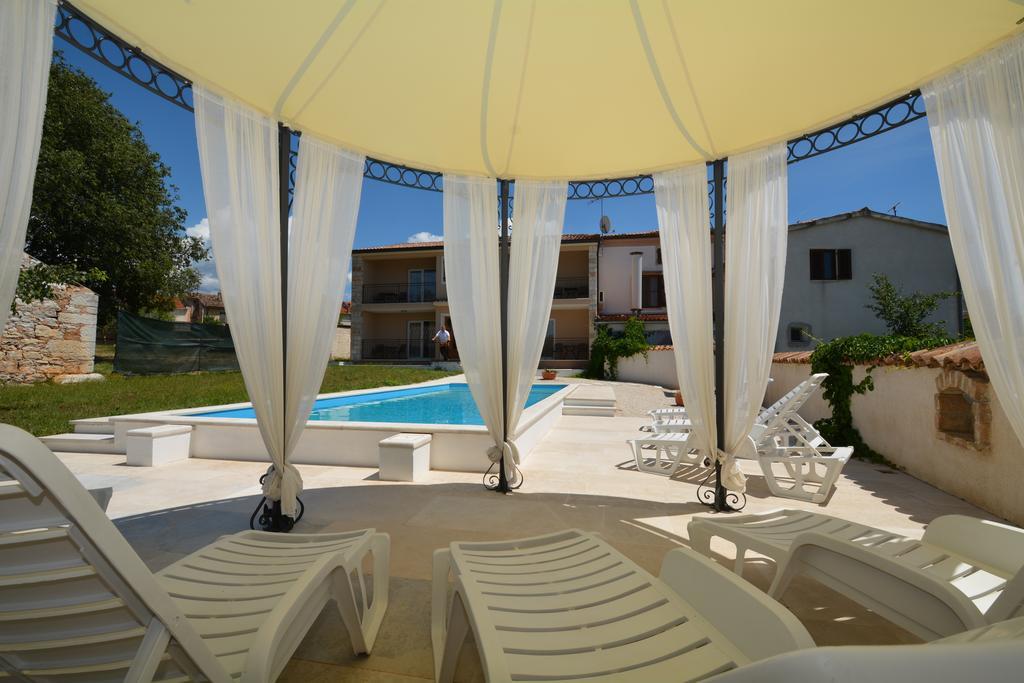Bed & Breakfast Kastel Žbandaj Buitenkant foto
